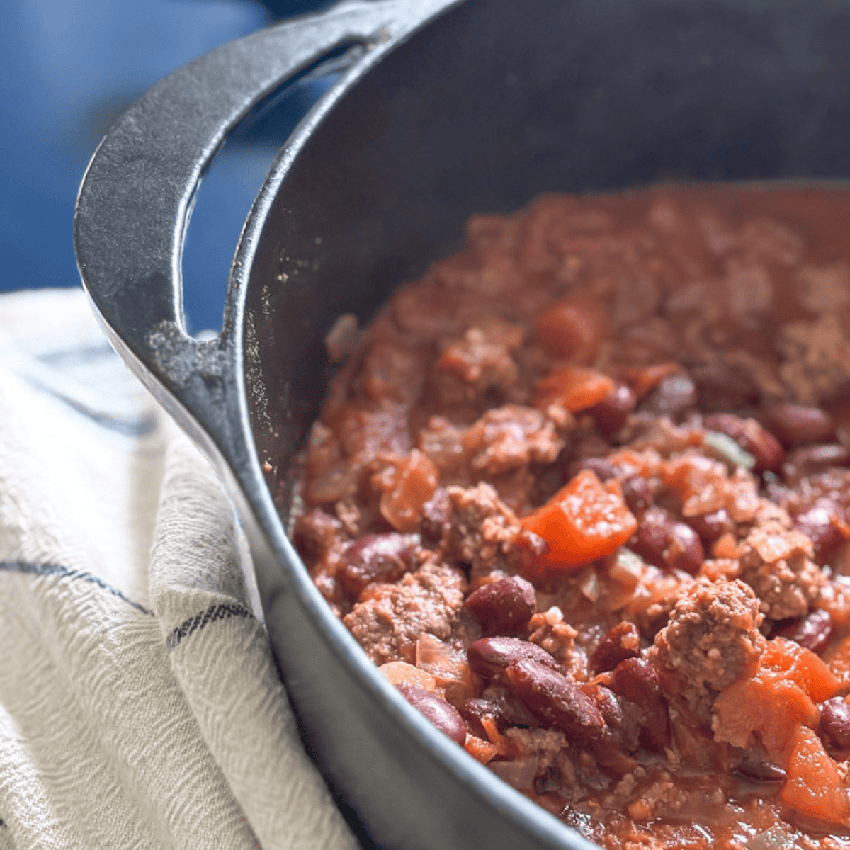 Hearty Dutch Oven Chili: The Perfect Comfort Food Recipe